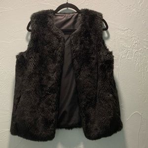 Aldo
Black fury vest
Large